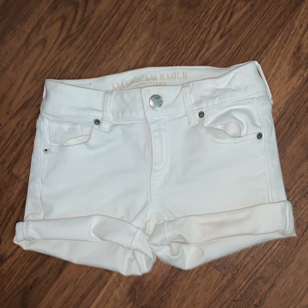 White American Eagle shorts